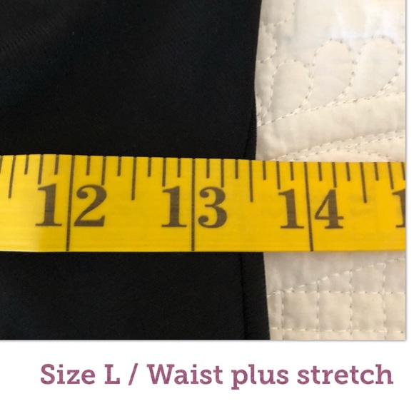 Black Dress With a Twist - Picture 6 of 7